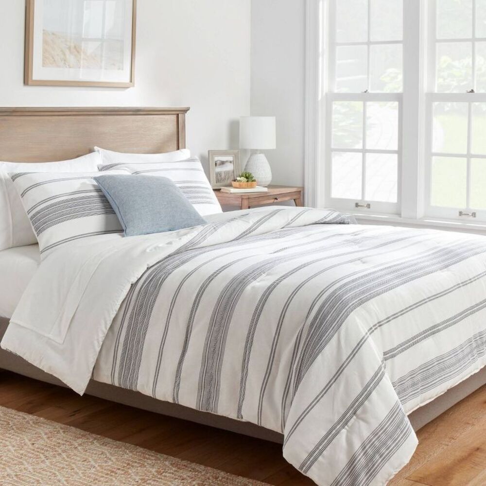 Open Box - Threshold - Twin/Twin Extra Long Cotton Woven Stripe Comforter Blue - Picture 2 of 4